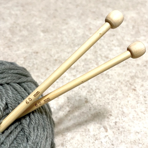 BEGINNERS WOOD 6.0 KNITTING NEEDLES & A SET OF BOYE SIZE 6.0 NEEDLES & G… - Picture 5 of 10